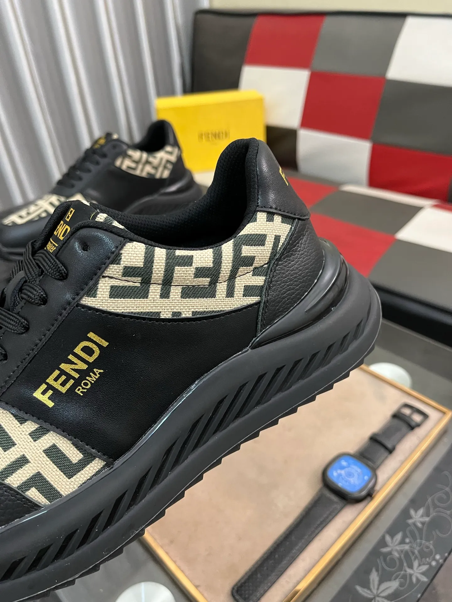 Men's Men's Shoes💰458⌚️⌚️[Fendi] Fendi's latest casual shoes for men! Available at counters simultaneously! Made entirely of imported top-grain calfskin, the interior is made of top-grain water-dyed cowhide, and the original factory-supplied rubber outsole. Leading new fashion concepts. Matching code: 38-444️⃣Colors available